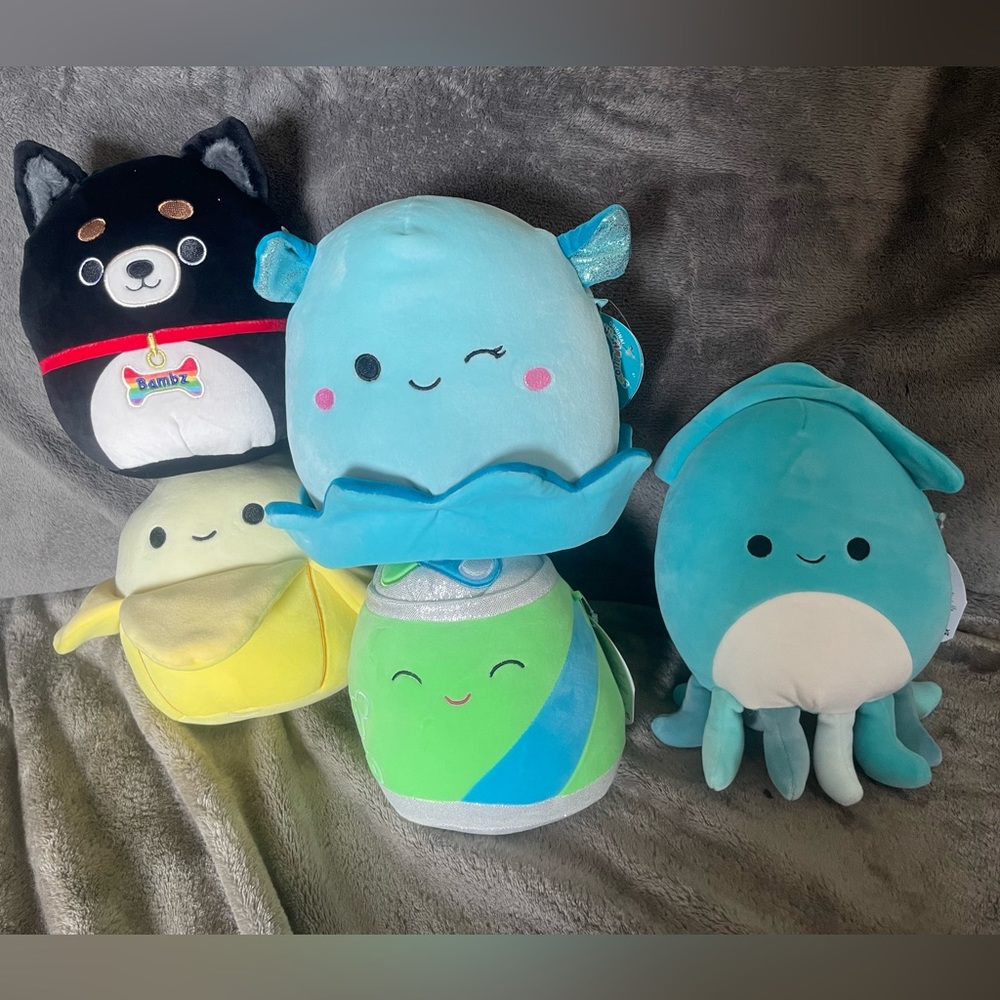 FIVE Brand new Squishmallows